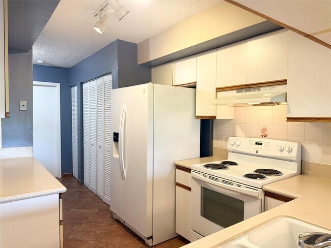 Foto del edificio - 7952 NW 7th Ct
