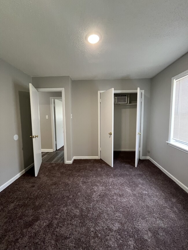 Building Photo - 453 Fleming Dr