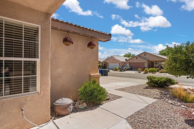 Foto del edificio - Beautiful 3 Bedroom Home