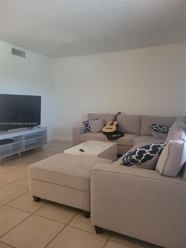 Foto del edificio - 1450 NE 170th St