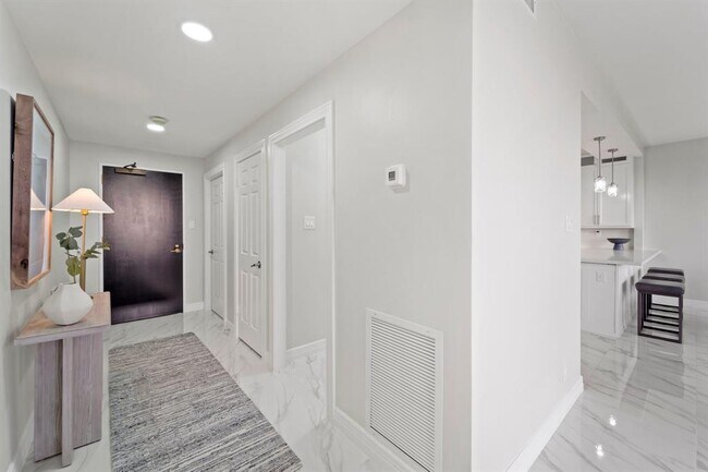 Building Photo - 651 Bering Dr