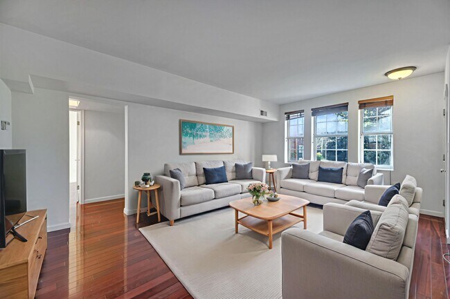 Foto del edificio - 1725 Queens Ln