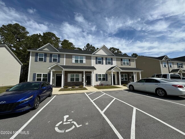 Building Photo - 113 Jaydn Dr E
