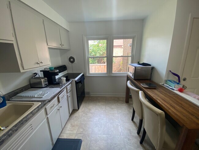 Kitchen - 7912 Keystone Ave