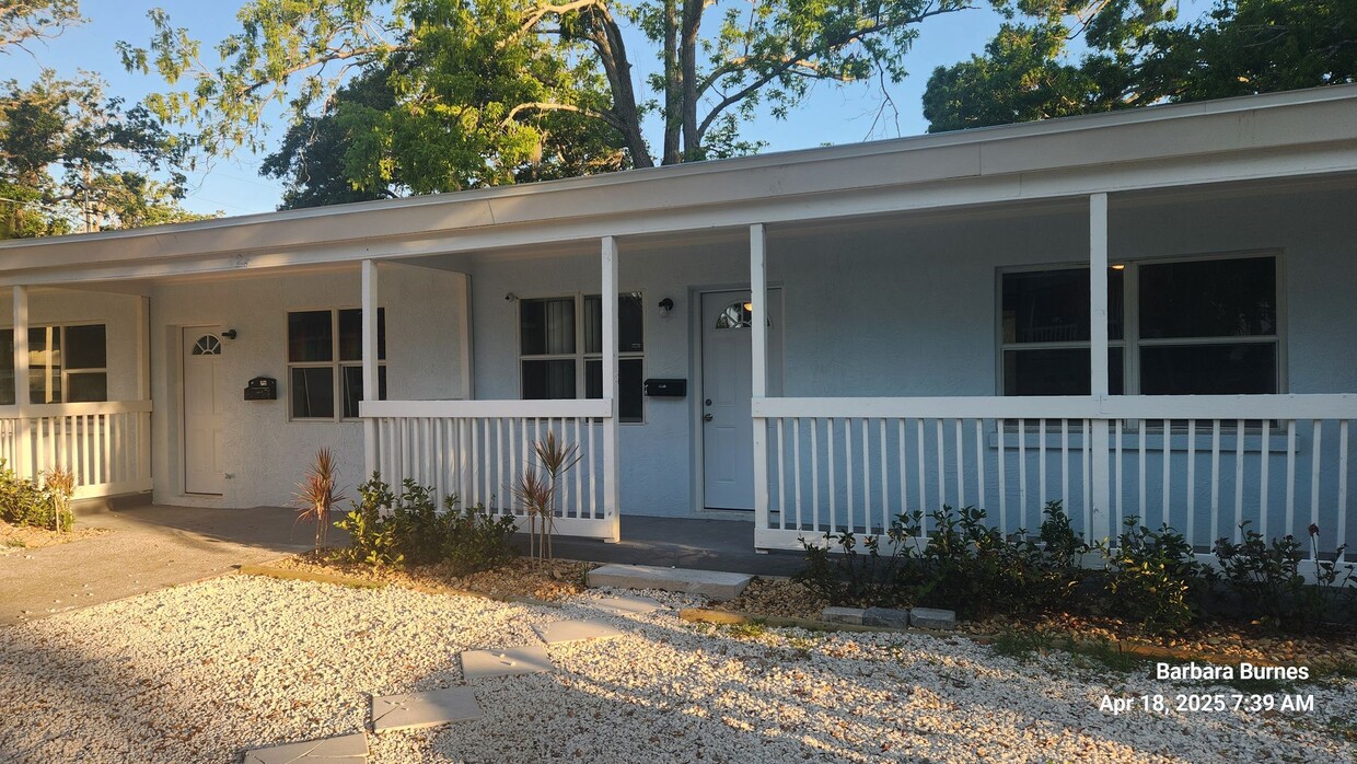 Photo - 126  w. Gardiner court