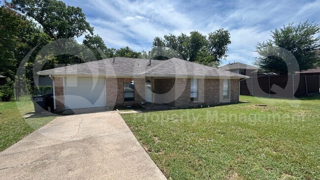 Foto del edificio - 4904 Brookhollow Dr