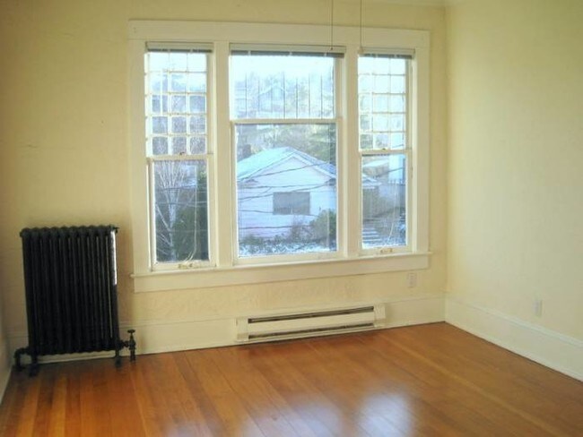 Building Photo - 1821 11th Ave W