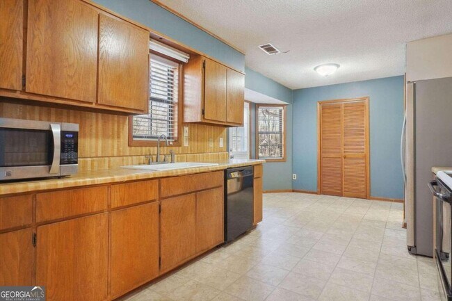 Foto del edificio - 1240 Ashbrook Dr NW