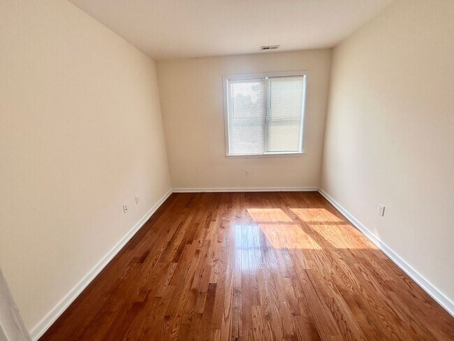 Building Photo - 332 N 41st St