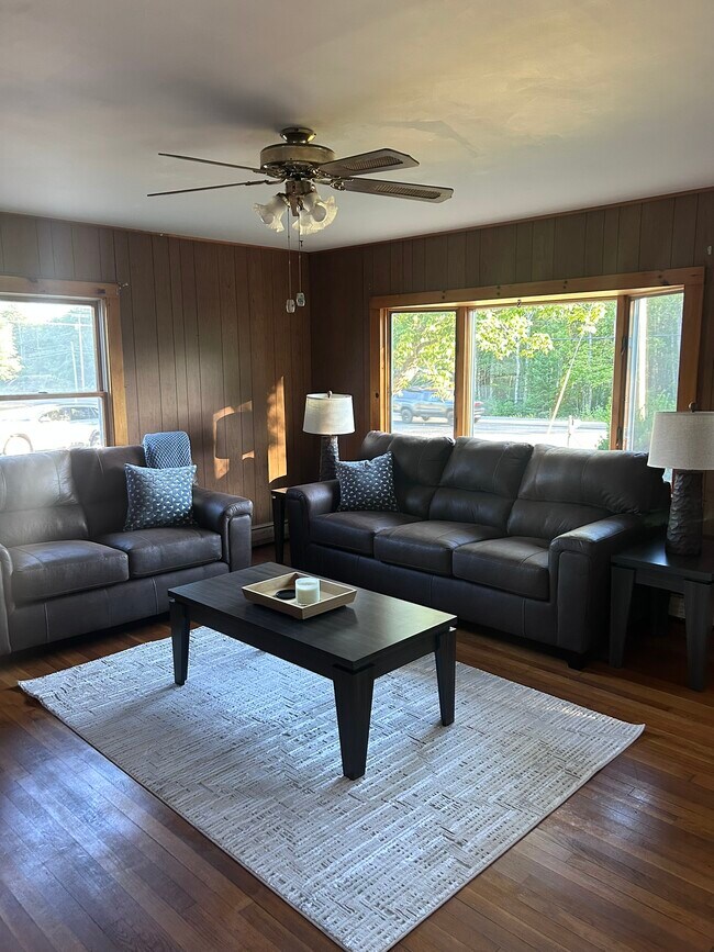 Foto del edificio - 893 Bucksport Rd