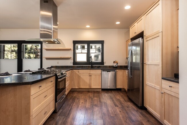 Building Photo - Furnished Northwest Crossing Craftsman in Quiet Cul-de-Sac