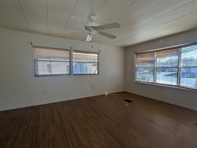 Foto del edificio - 131 Pioneer Ln