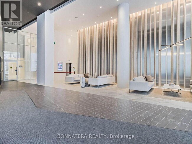 Photo du bâtiment - 3900 Confederation Pkwy