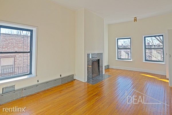 Primary Photo - 404 Henry St