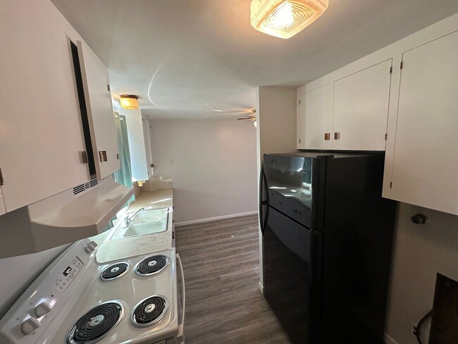 Building Photo - 2053 Eberlein Ave