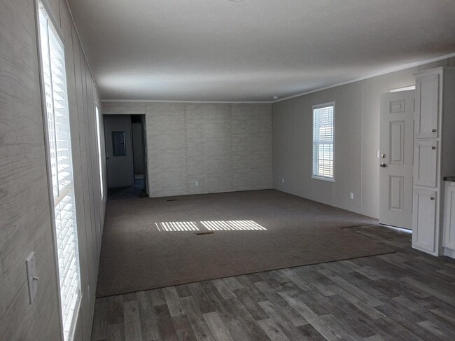 Building Photo - 80 Poppy Dr