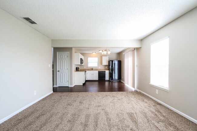 Foto del edificio - 3348 Blue Ash Ln
