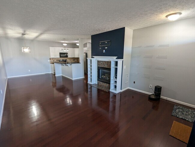 Building Photo - Stylish 2-Bedroom, 2-Bath Condo in Avon wi...