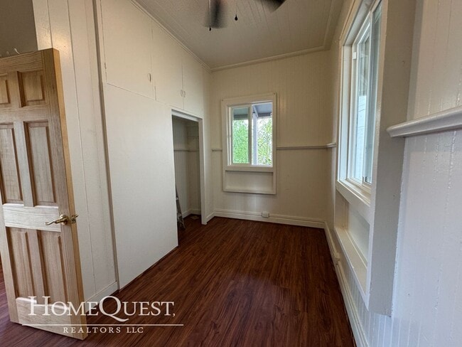 Photo - Live / Work -- Business Use Permitted!  3/... House