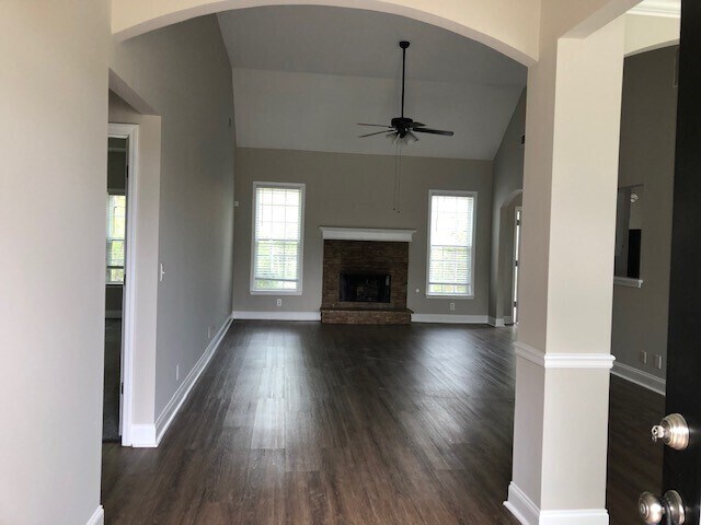 Foto del edificio - Executive home in quiet subdivision 4 bedr...