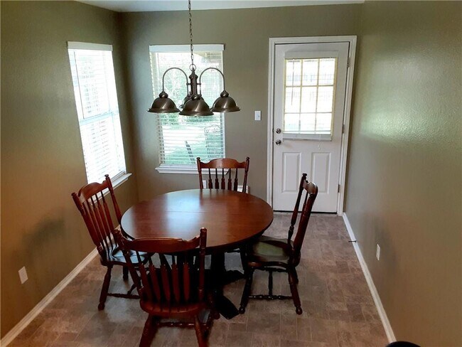 Foto del edificio - 317 McCarthur Dr