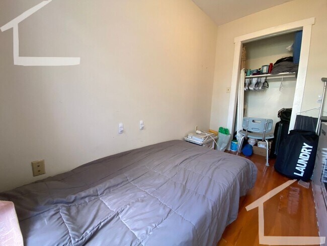 Foto del edificio - Charming 3 Bedroom- NO Broker FEE