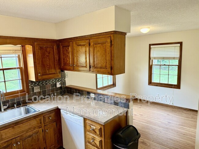 Foto del edificio - 3619 Lakecrest Ct