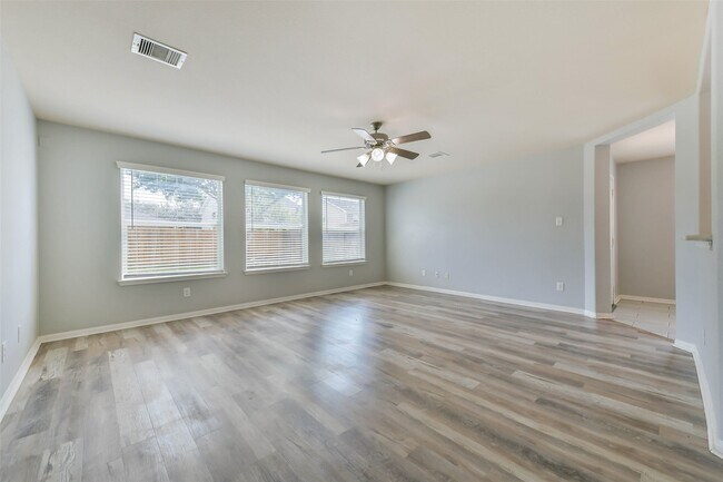 Foto del edificio - 1217 Quarterhorse Dr