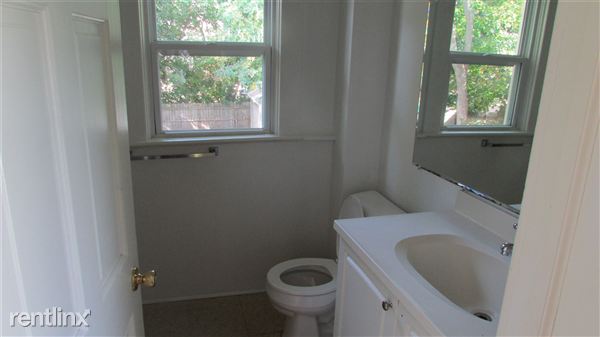 Building Photo - 849 Geneva Ave SE