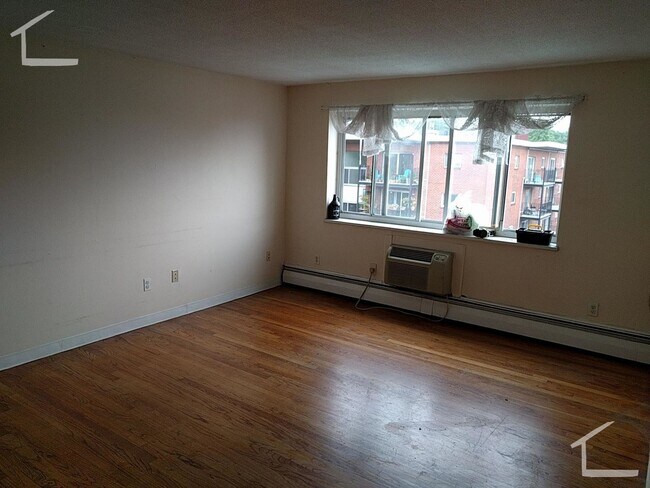 Foto del edificio - 274 Corey Rd