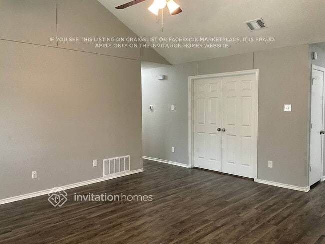 Building Photo - 611 Hanover Dr