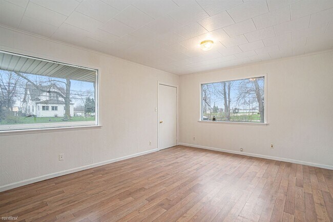 Building Photo - 2 br, 1 bath Duplex - 62733 Red Arrow Hwy ...