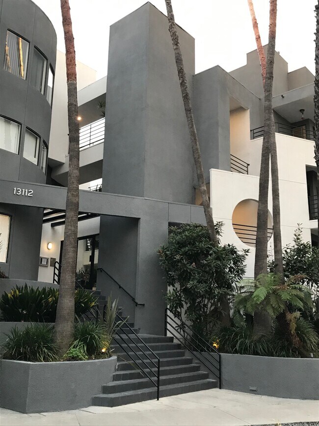 Foto del edificio - 13112 Valleyheart Dr