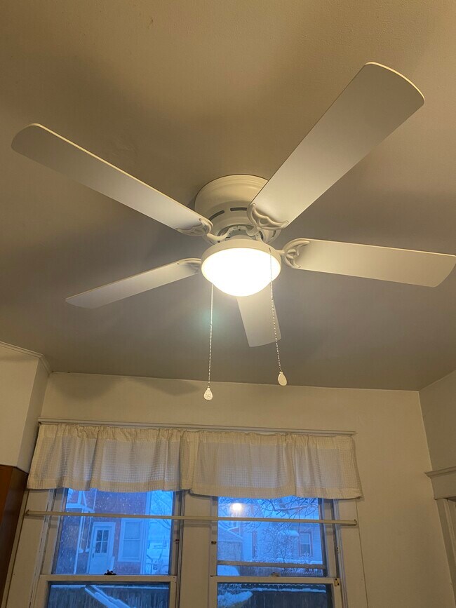 Kitchen Fan - 798 Park Ave