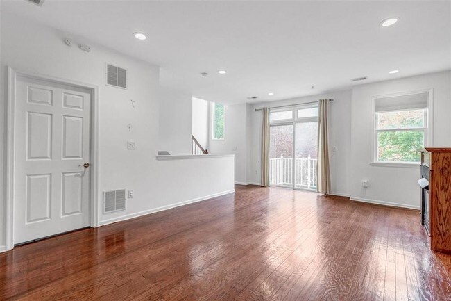 Building Photo - 349 Oswego Ct