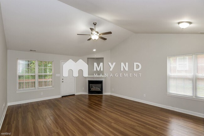 Foto del edificio - 3 br, 2 bath House - 919 Crestmere St