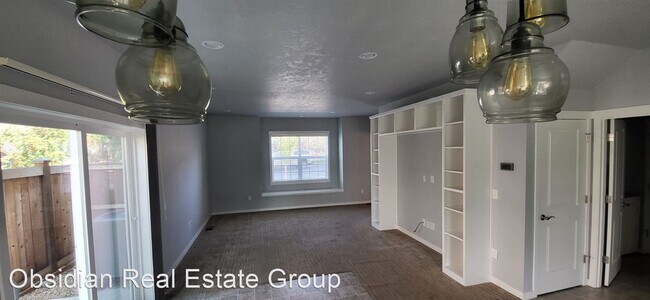 Building Photo - 3 br, 2.5 bath House - 2933 NE Canoe Ct