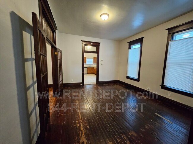 Foto del edificio - 308 E Iowa St