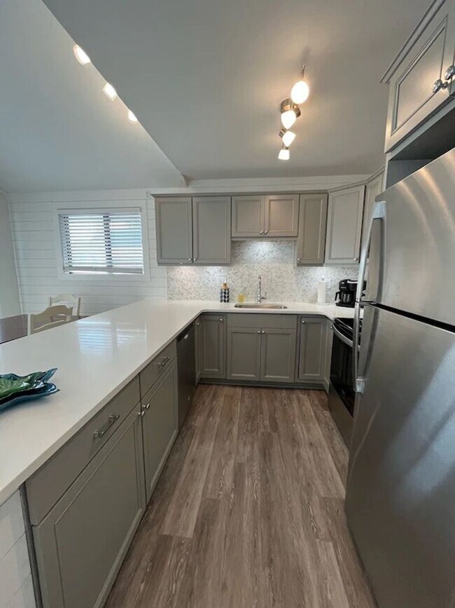 Foto del edificio - Renovated Home - Sleeps 6 - Winter Rental Only