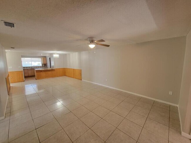 Building Photo - 1711 Azalea Ct