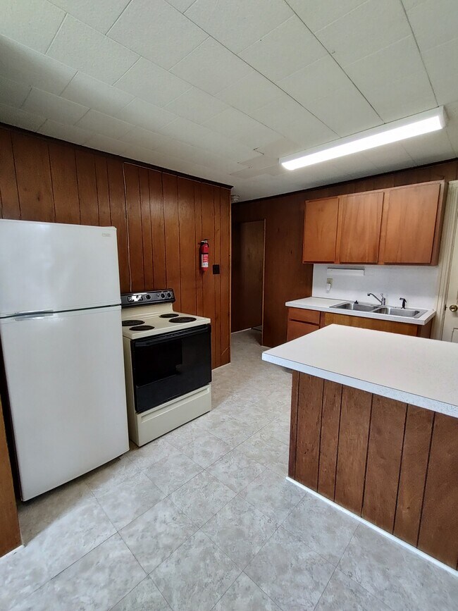 Building Photo - 136 Schoolhouse Rd