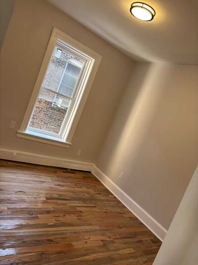 Building Photo - 333 61st St