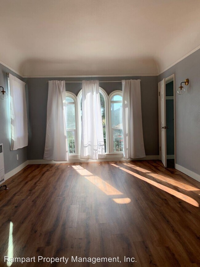 Foto del edificio - 1345 W 38th St
