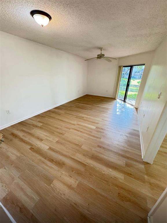 Foto del edificio - 9878 Nob Hill Ln