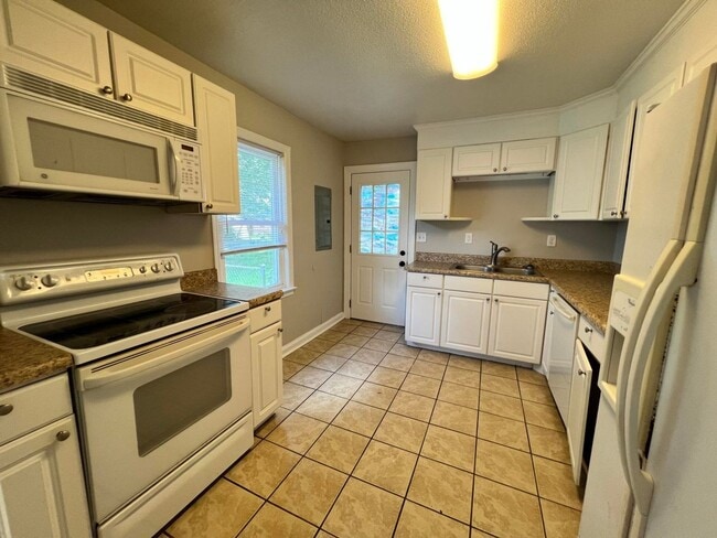 Building Photo - 420 Sarah Dr