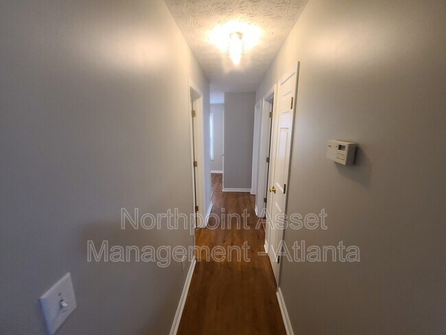 Foto del edificio - 2690 Cambridge Mews Dr NW