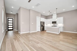 Building Photo - 306 Chobani Ln