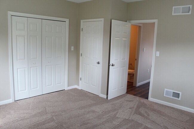 Building Photo - End Unit Home