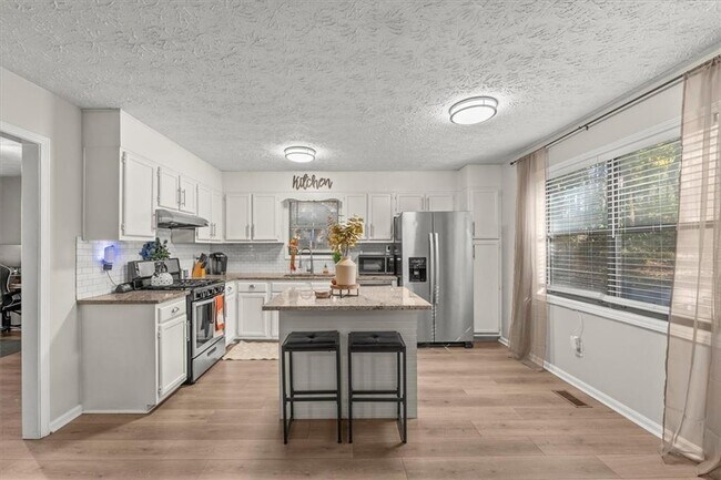 Building Photo - 4041 Woodbridge Ct