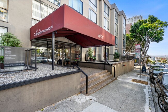 Foto del edificio - BEAUTIFULLY REMODELED CATHEDRAL HILL CONDO...